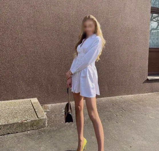 Alice, 28