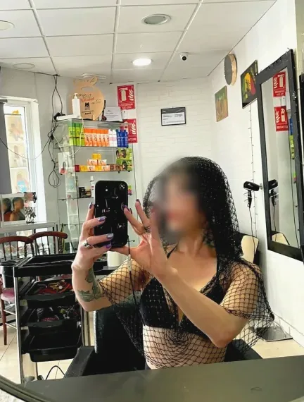 Alice, 33