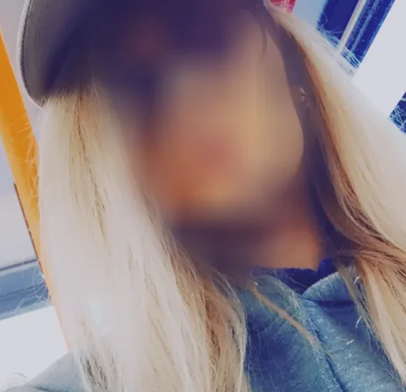 Ella, 28