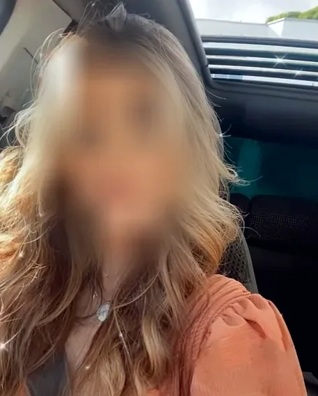 Ellinor, 28
