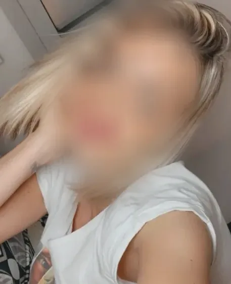 Ester, 35