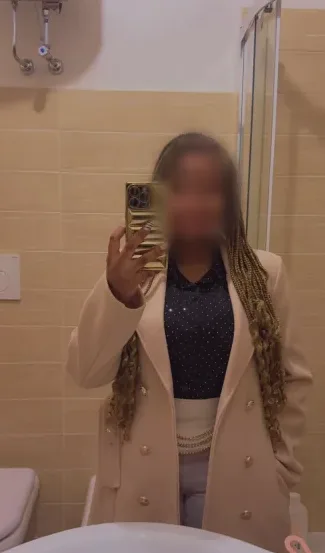 Isabelle, 27