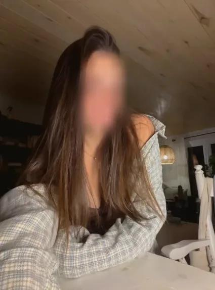 Julia, 22