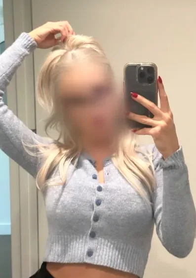 Pia, 25