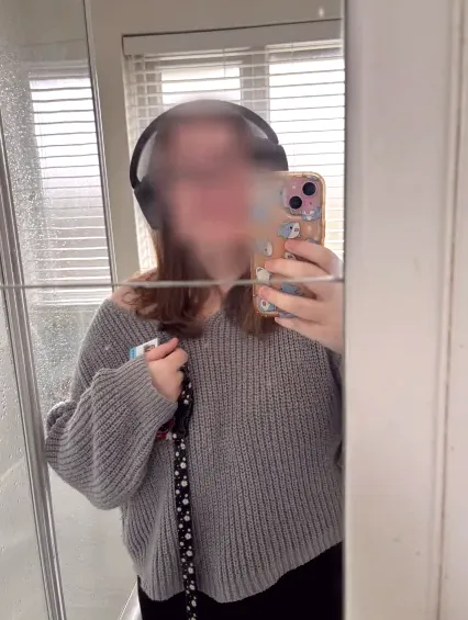 Viktoria, 23